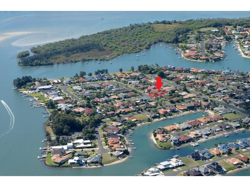 8 Palm Terrace, Yamba NSW 2464