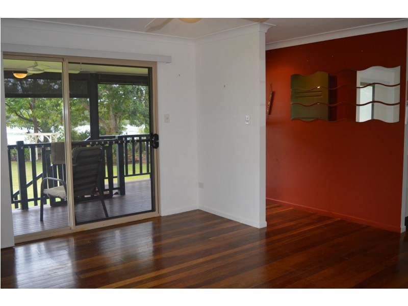 2 Yamba Street, Palmers Island NSW 2463