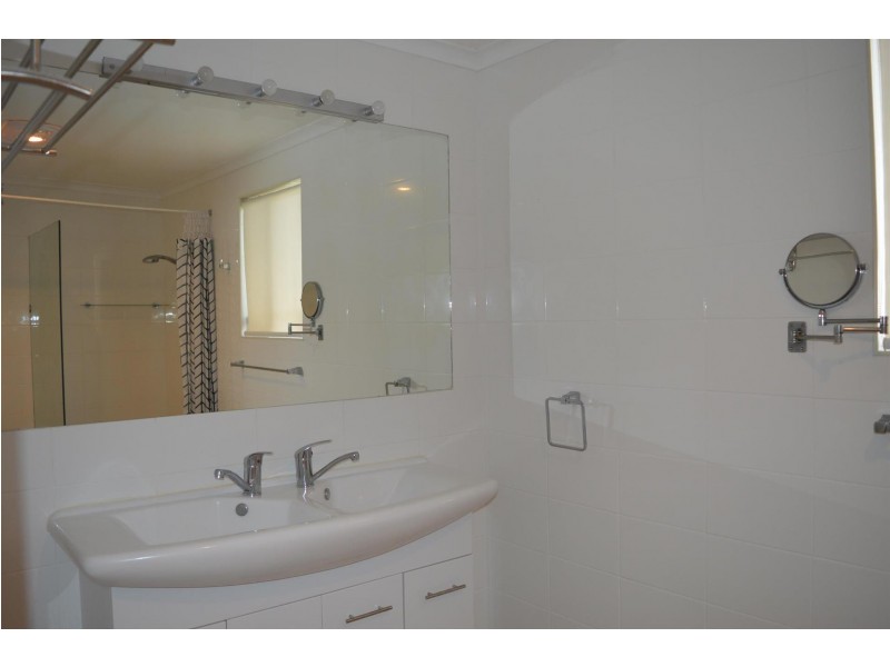 2 Yamba Street, Palmers Island NSW 2463