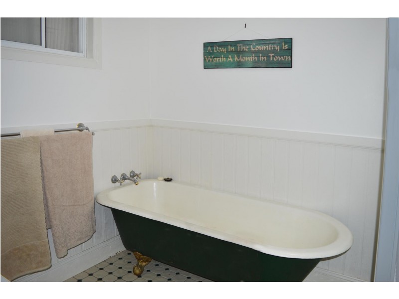 260 School Road, Palmers Island NSW 2463