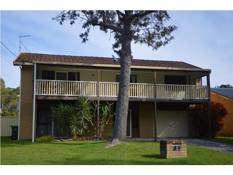 8 Coonawarra Court, Yamba NSW 2464