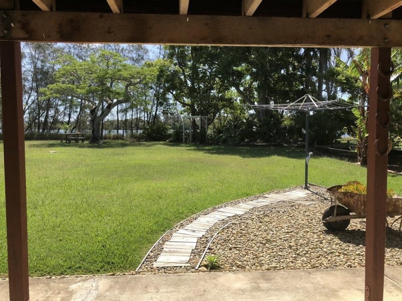 2 Yamba Street, Palmers Island NSW 2463