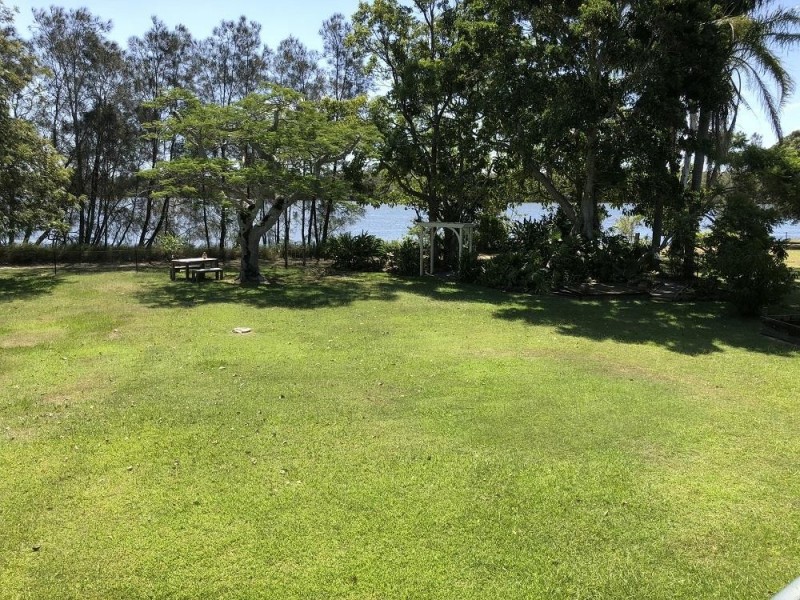 2 Yamba Street, Palmers Island NSW 2463