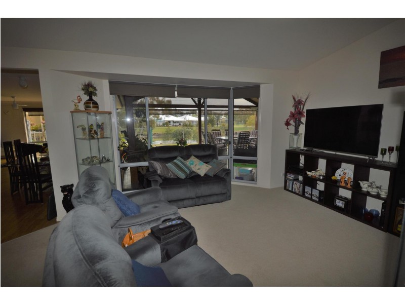 5 Newport Island Circuit, Yamba NSW 2464