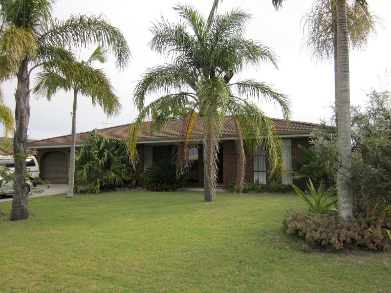 13 Acacia Circuit, Yamba NSW 2464