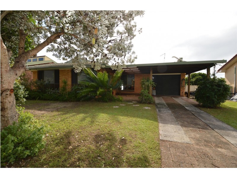 54 Coonawarra Court, Yamba NSW 2464