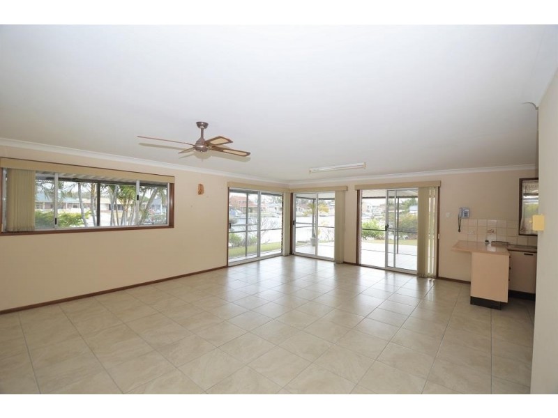 27 Binnacle Court, Yamba NSW 2464