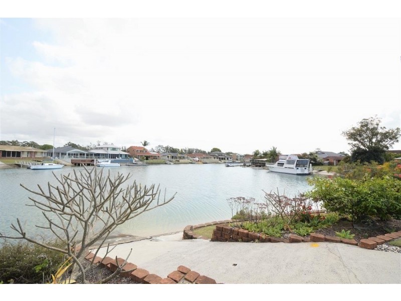 27 Binnacle Court, Yamba NSW 2464