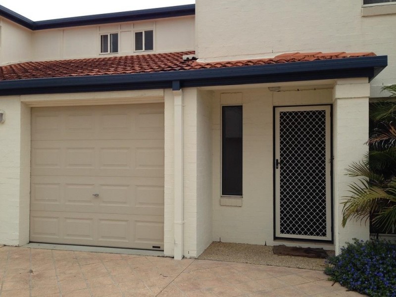 2/1 Urara Street, Yamba NSW 2464