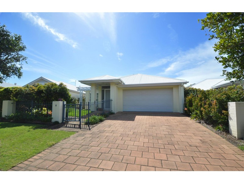 11 The Parkway, Yamba NSW 2464