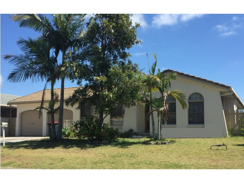 9 Heron Court, Yamba NSW 2464