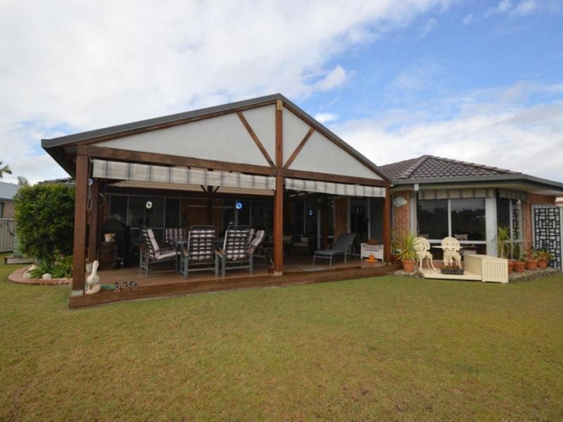 5 Newport Island Circuit, Yamba NSW 2464