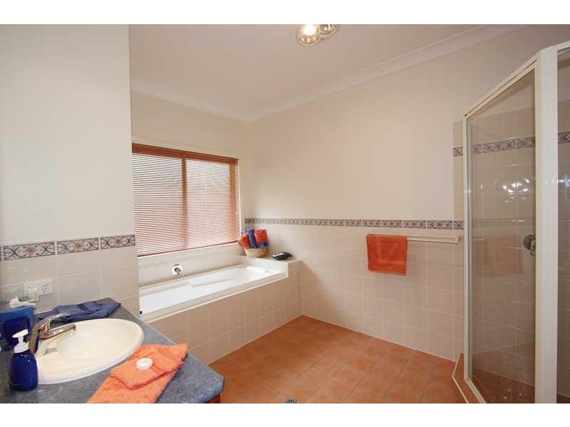 52 Malabar Ave, Uki NSW 2484