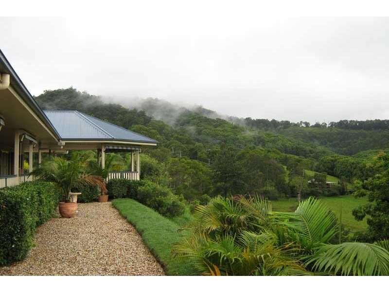 52 Malabar Ave, Uki NSW 2484