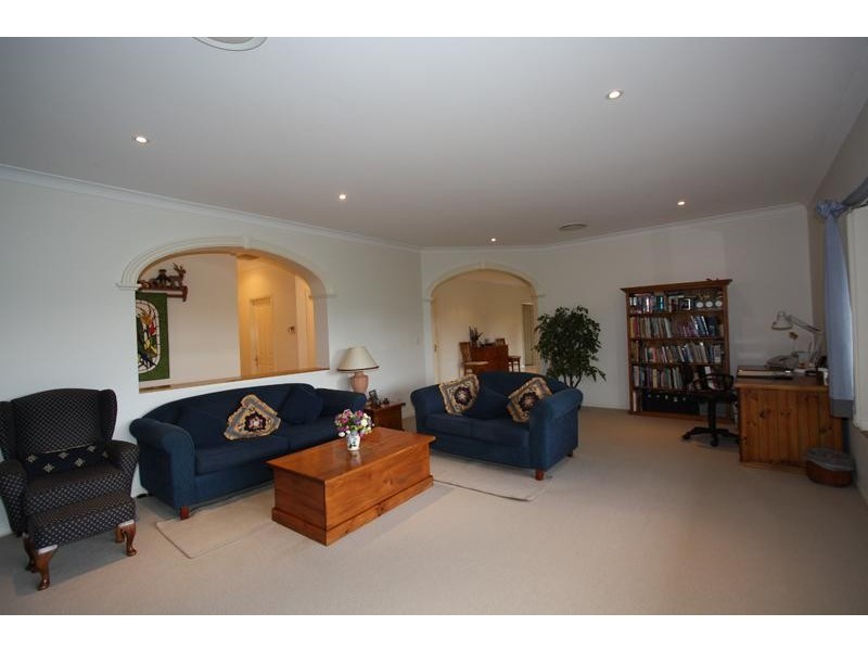 52 Malabar Ave, Uki NSW 2484