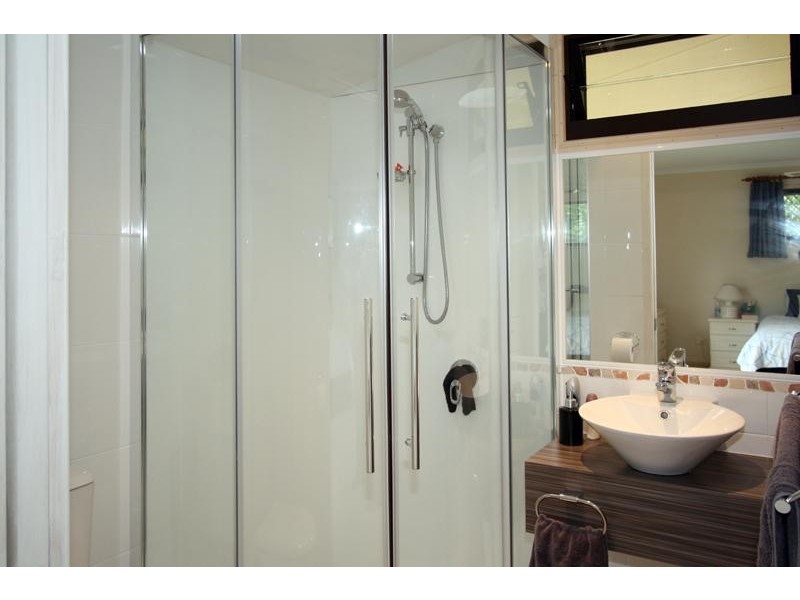 34 Meadow Pl, Uki NSW 2484