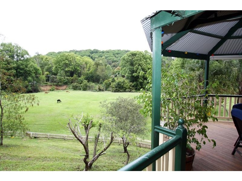 34 Meadow Pl, Uki NSW 2484