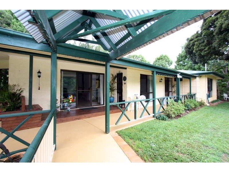 34 Meadow Pl, Uki NSW 2484