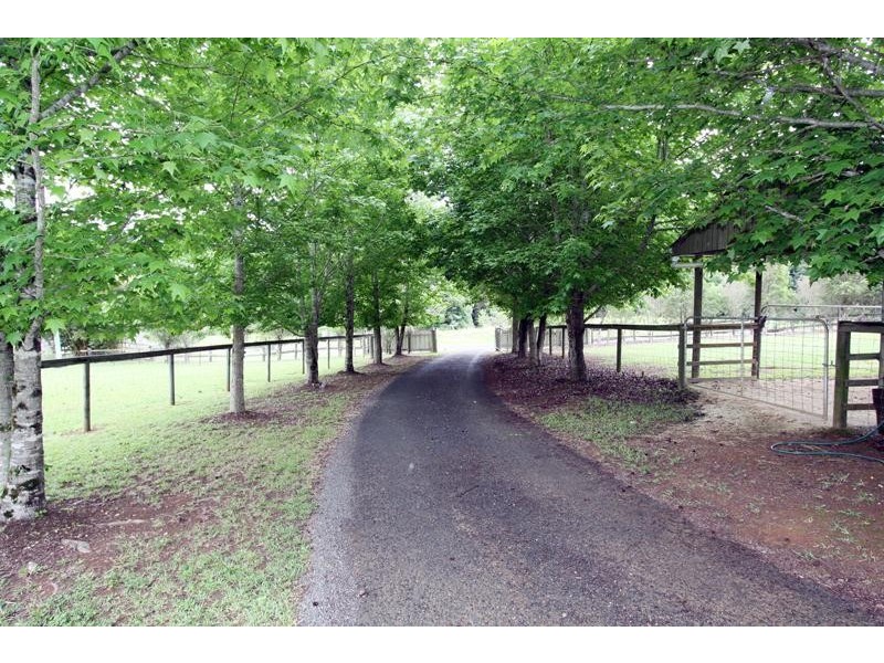 34 Meadow Pl, Uki NSW 2484