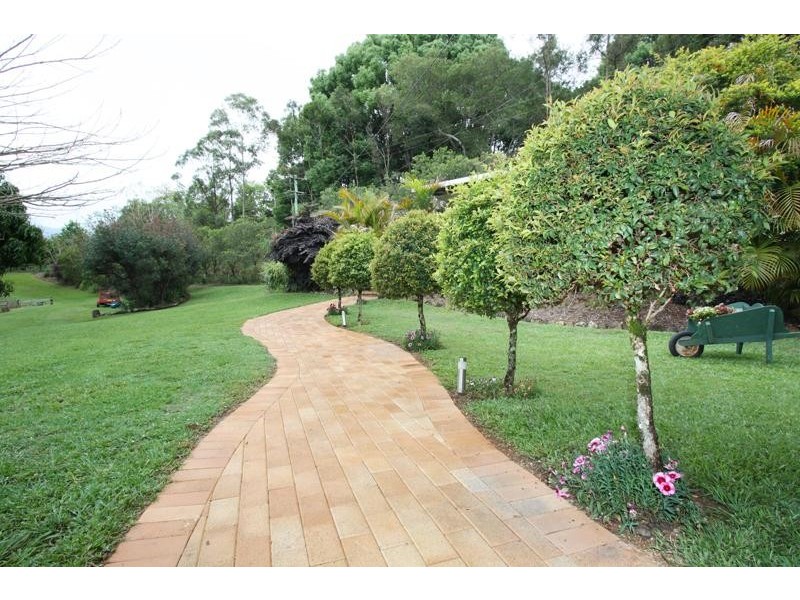 34 Meadow Pl, Uki NSW 2484
