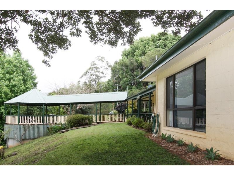 34 Meadow Pl, Uki NSW 2484