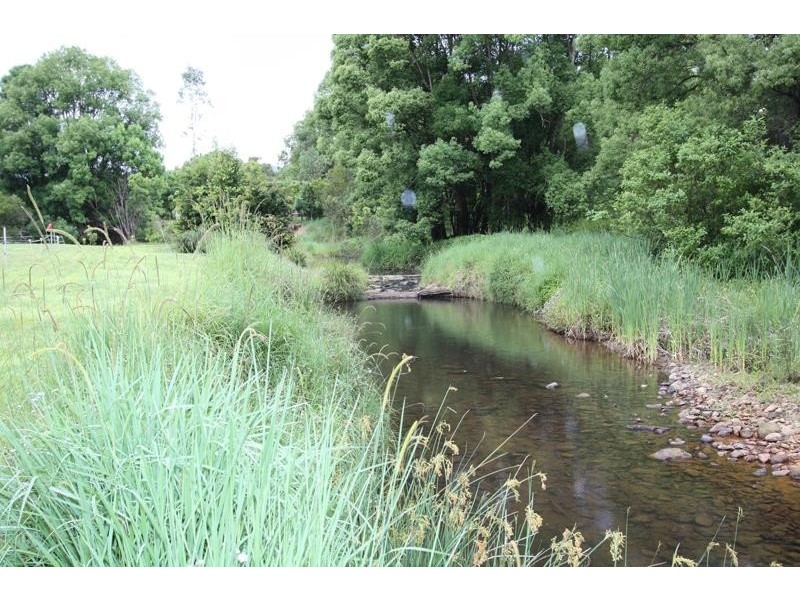 34 Meadow Pl, Uki NSW 2484