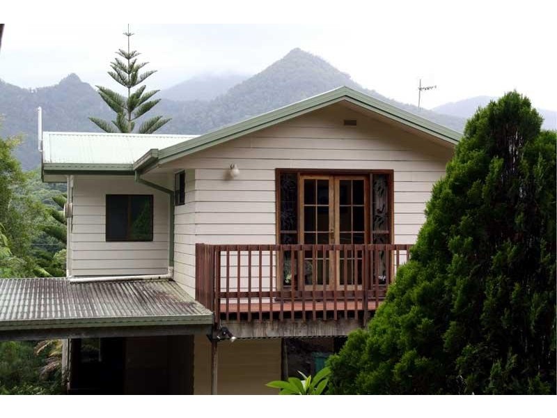 40 Meadow Pl, Uki NSW 2484