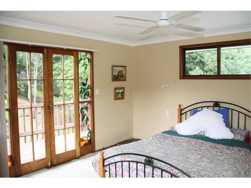 40 Meadow Pl, Uki NSW 2484