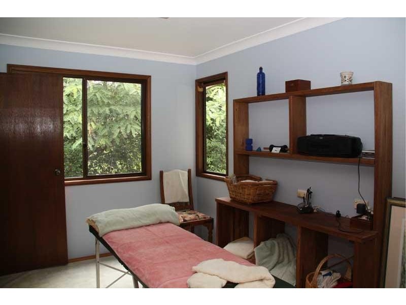 40 Meadow Pl, Uki NSW 2484