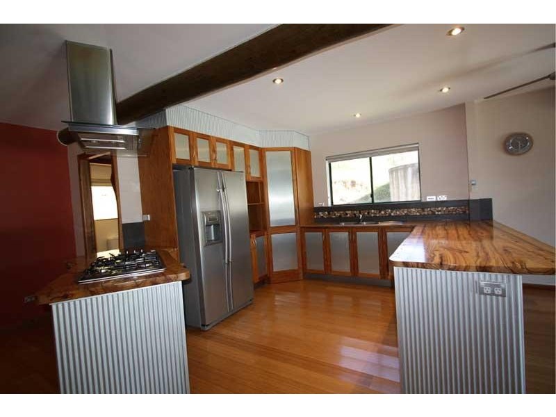 10 Waratah Ct, Mount Burrell NSW 2484