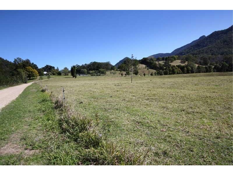 17 Tarcoola Lane, Uki NSW 2484