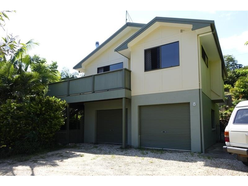 8 Blacksmiths Lane, Uki NSW 2484