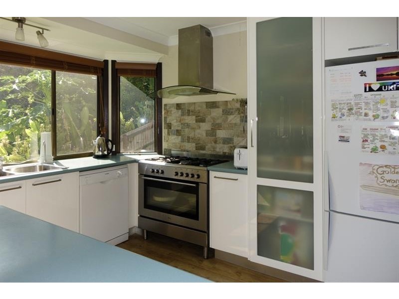 8 Blacksmiths Lane, Uki NSW 2484