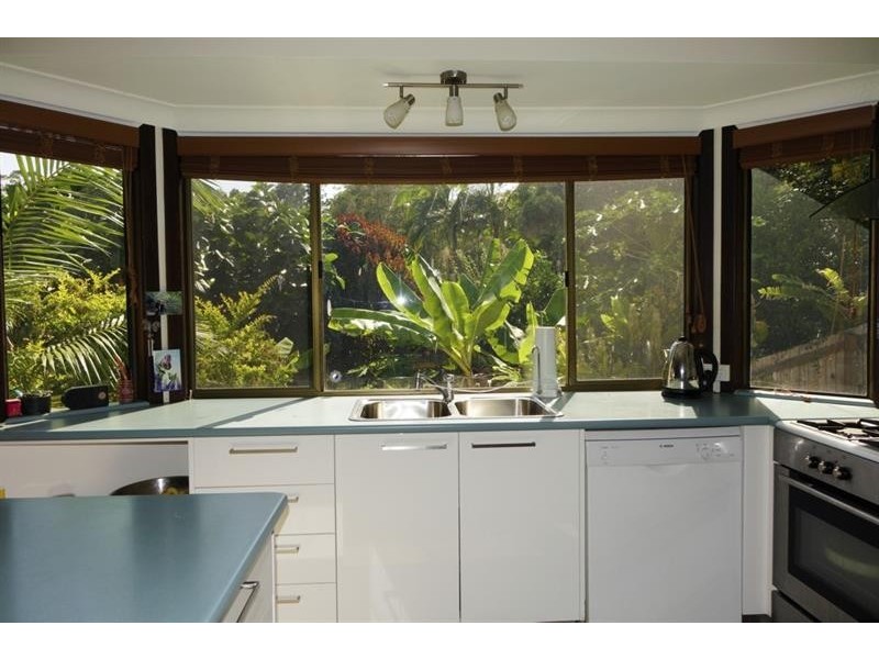 8 Blacksmiths Lane, Uki NSW 2484