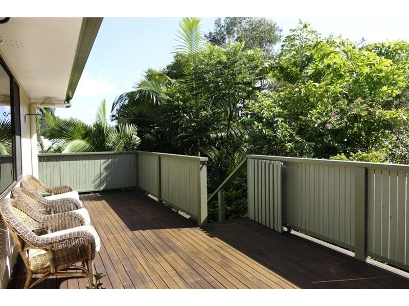 8 Blacksmiths Lane, Uki NSW 2484