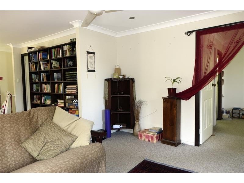 8 Blacksmiths Lane, Uki NSW 2484