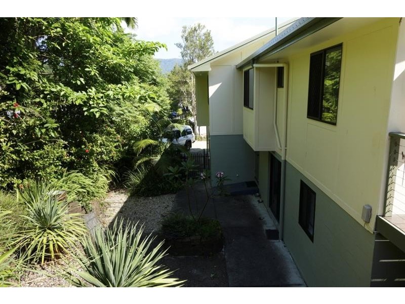 8 Blacksmiths Lane, Uki NSW 2484