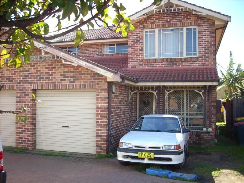 2/10 King George  Rd, Wiley Park NSW 2195