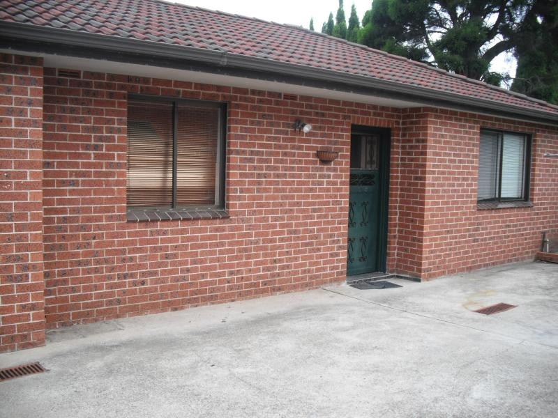10B CANARYS  Rd, Roselands NSW 2196