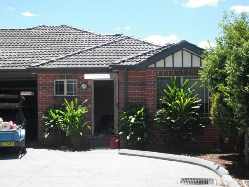 4/97 WANGEE Rd, Greenacre NSW 2190