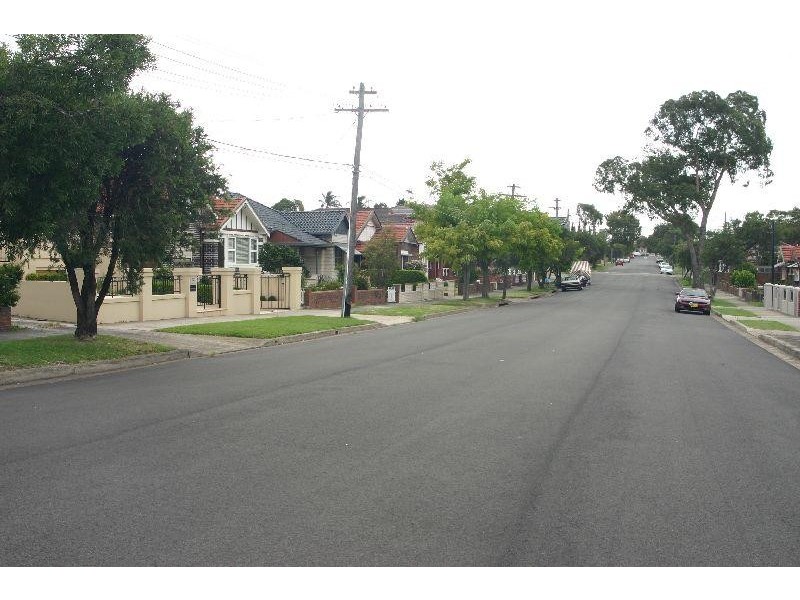 7 Kitchener Ave, Earlwood NSW 2206