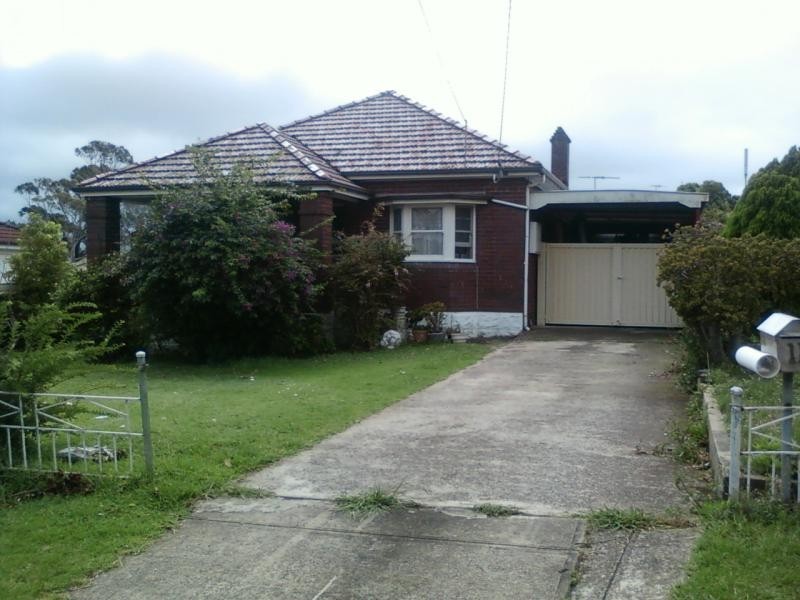 11 FARNHAM Ave, Punchbowl NSW 2196
