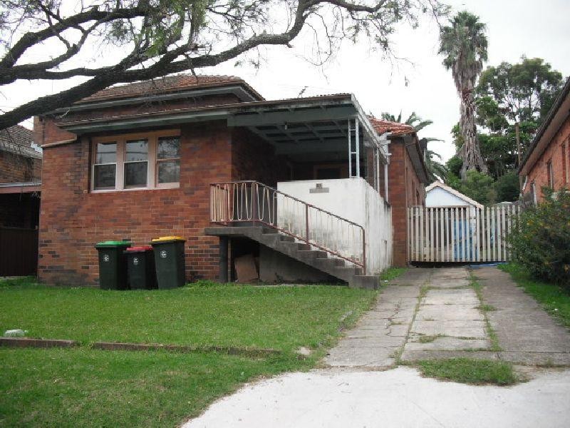 23 Warren  Pde, Punchbowl NSW 2196