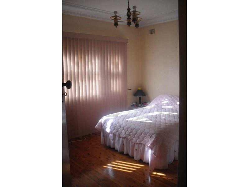 54  Defoe  St, Wiley Park NSW 2195