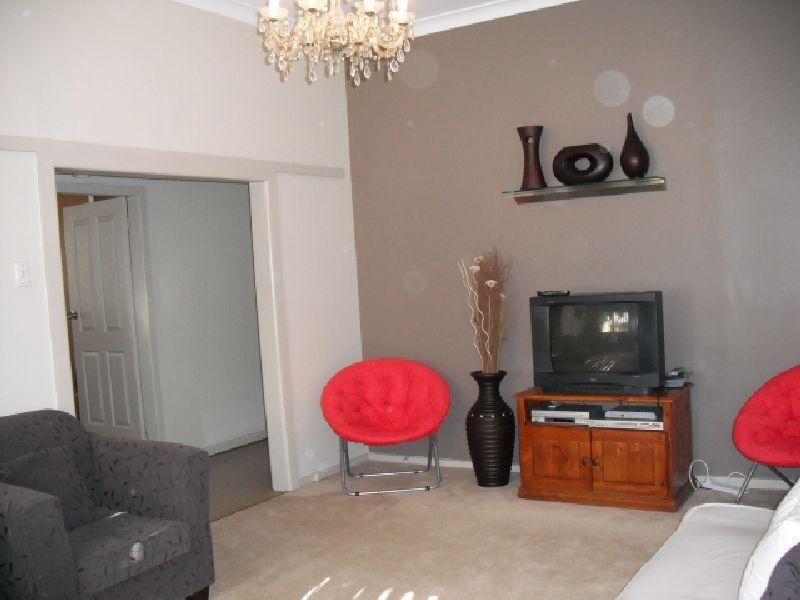 4 Walter  St, Roselands NSW 2196