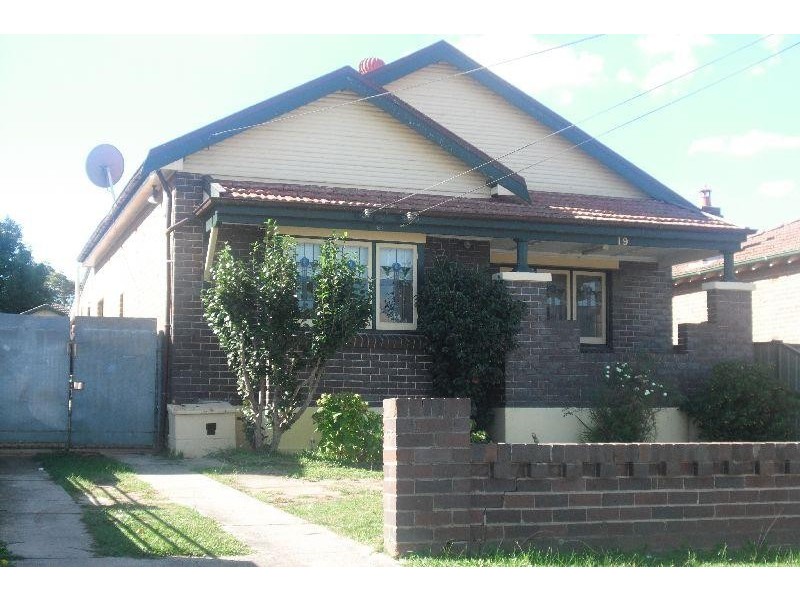 19 Yarran  St, Punchbowl NSW 2196