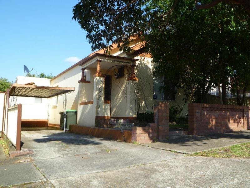 23 Dreadnought  St, Roselands NSW 2196