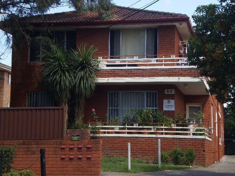 8/82 Wangee  Rd, Lakemba NSW 2195