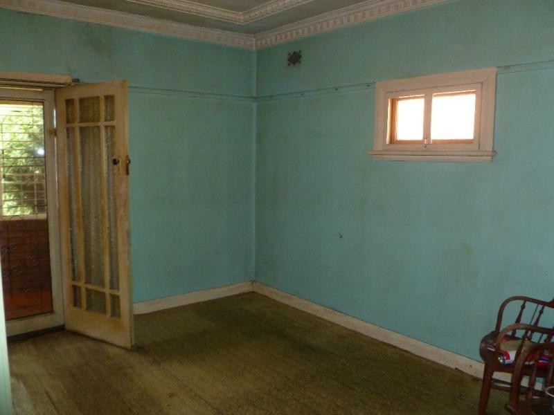 19 Chapel  St, Roselands NSW 2196