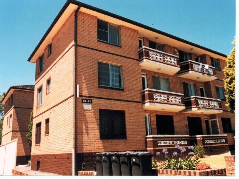 13/10-12 MARY  St, Wiley Park NSW 2195